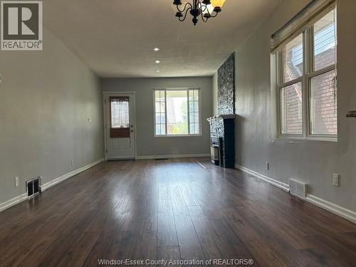 1370 Bruce Ave, Windsor, ON - Indoor Photo Showing Other Room