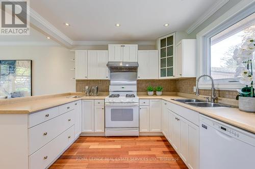 3125 Centennial Drive, Burlington, ON - Indoor Photo Showing Kitchen With Double Sink
