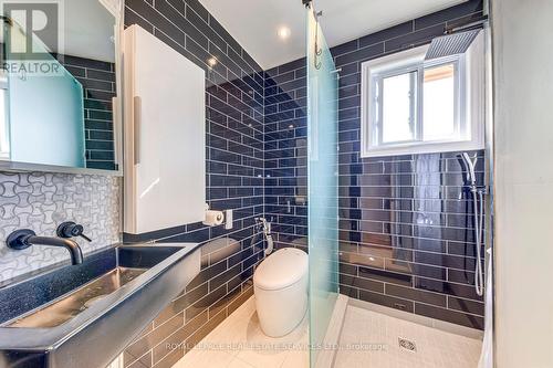 3125 Centennial Drive, Burlington, ON - Indoor Photo Showing Bathroom