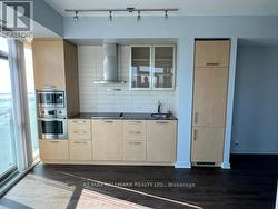 5611 - 14 YORK STREET Toronto, ON M5J 2Z2