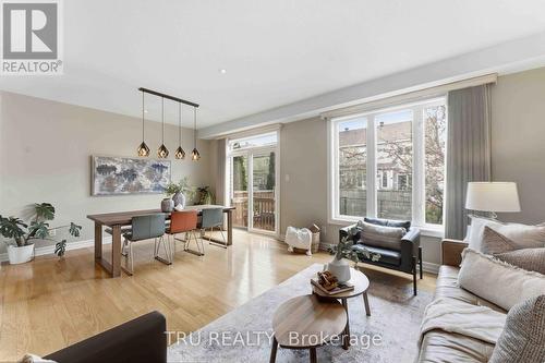 449 Celtic Ridge Crescent, Ottawa, ON - Indoor Photo Showing Living Room
