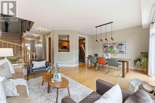 449 Celtic Ridge Crescent, Ottawa, ON - Indoor Photo Showing Living Room