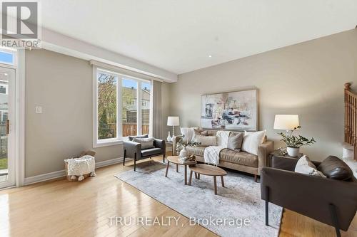 449 Celtic Ridge Crescent, Ottawa, ON - Indoor Photo Showing Living Room