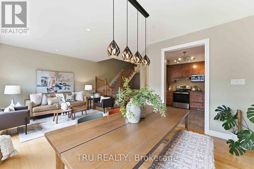 449 Celtic Ridge Crescent, Ottawa, ON - Indoor Photo Showing Living Room
