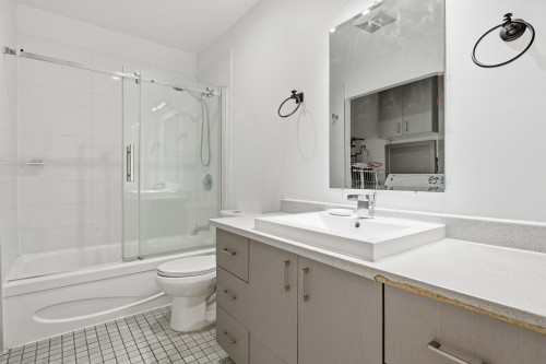 Bathroom - 2-554 Rue Milton, Montréal (Le Plateau-Mont-Royal), QC - Indoor Photo Showing Bathroom