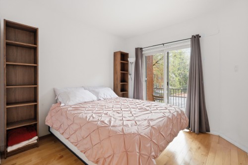 Master Bedroom - 2-554 Rue Milton, Montréal (Le Plateau-Mont-Royal), QC - Indoor Photo Showing Bedroom
