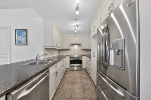Cuisine - 305-2435 Rue Des Nations, Montréal (Saint-Laurent), QC - Indoor Photo Showing Kitchen With Double Sink With Upgraded Kitchen