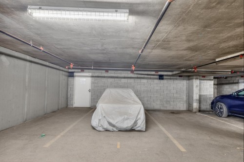 Garage - 305-2435 Rue Des Nations, Montréal (Saint-Laurent), QC - Indoor Photo Showing Garage