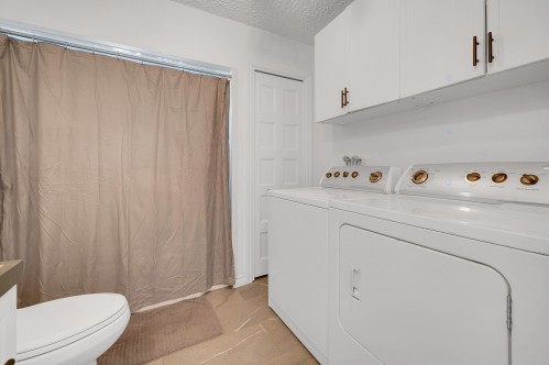 Salle de bains - 37  - 37B Av. St-Denis, Saint-Sauveur, QC - Indoor Photo Showing Laundry Room