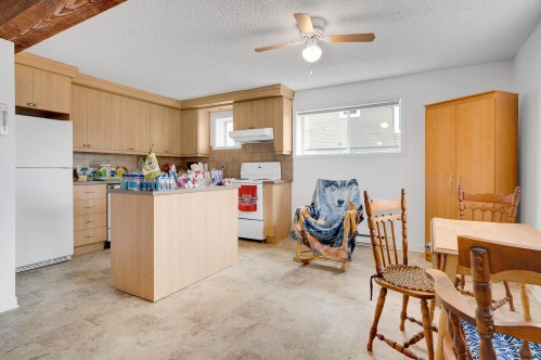 Salle à manger - 37  - 37B Av. St-Denis, Saint-Sauveur, QC - Indoor Photo Showing Kitchen