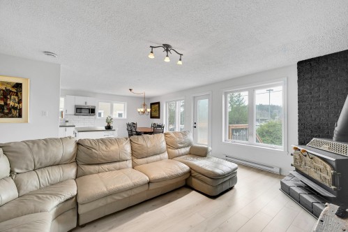 Salon - 37  - 37B Av. St-Denis, Saint-Sauveur, QC - Indoor Photo Showing Living Room