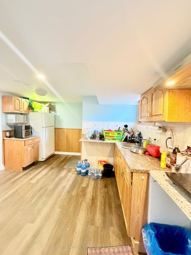 169 Mcgill Street, Mississauga, ON - Indoor Photo Showing Kitchen