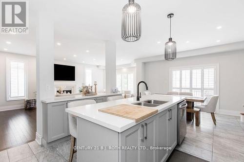 20 Westminster Circle, Barrie, ON - Indoor Photo Showing Kitchen With Double Sink