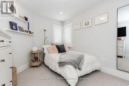 20 Westminster Circle, Barrie, ON - Indoor Photo Showing Bedroom