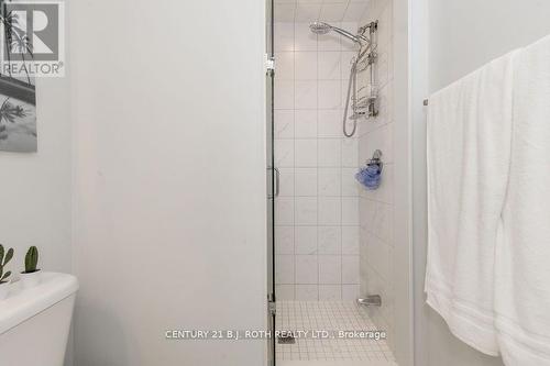 20 Westminster Circle, Barrie, ON - Indoor Photo Showing Bathroom