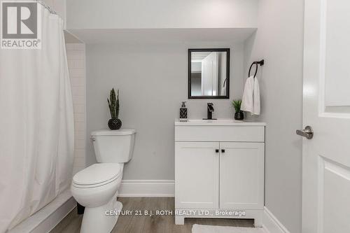 20 Westminster Circle, Barrie, ON - Indoor Photo Showing Bathroom