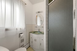 Salle de bains attenante à la CCP - 