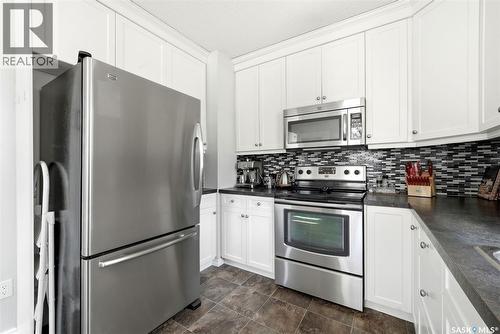 234 Broadway Avenue, Regina, SK - Indoor Photo Showing Kitchen