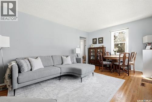 234 Broadway Avenue, Regina, SK - Indoor Photo Showing Living Room
