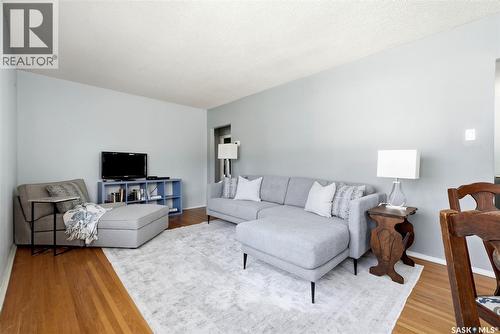 234 Broadway Avenue, Regina, SK - Indoor Photo Showing Living Room