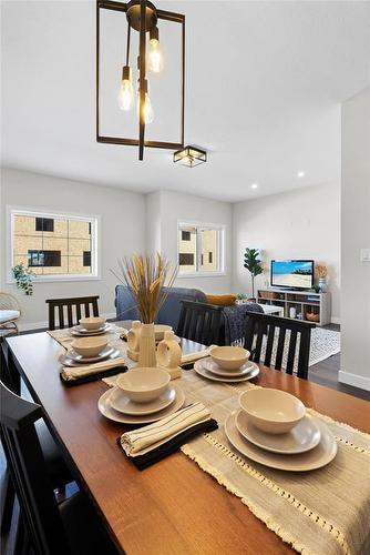 8 Woodridge Way, Brandon, MB 