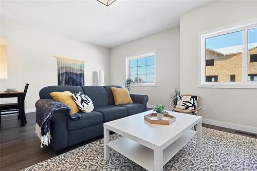 8 Woodridge Way, Brandon, MB 