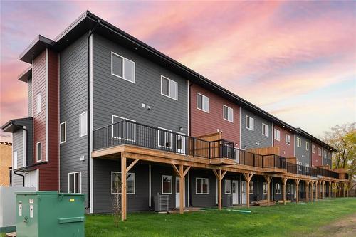 8 Woodridge Way, Brandon, MB 
