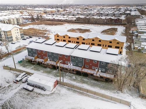 8 Woodridge Way, Brandon, MB 