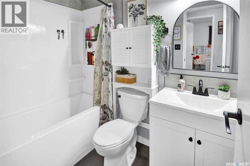 1622 Bradwell Avenue, Saskatoon, SK - Indoor Photo Showing Bathroom
