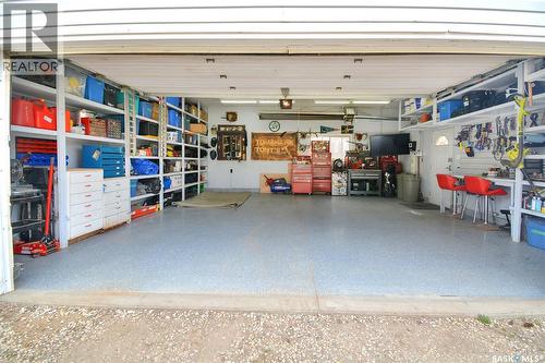 1622 Bradwell Avenue, Saskatoon, SK - Indoor Photo Showing Garage