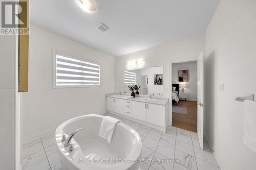 2215 Beckman Crescent, Oshawa, ON 