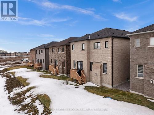 2215 Beckman Crescent, Oshawa, ON 