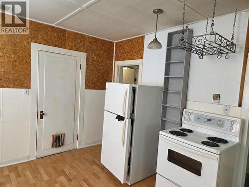 840 Cawston Avenue, Hedley, BC - Indoor Photo Showing Kitchen