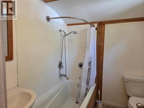840 Cawston Avenue, Hedley, BC - Indoor Photo Showing Bathroom