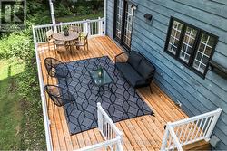 Sprawling Back Deck - 