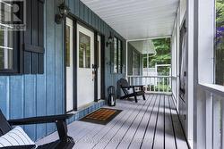 Screened-in room - 