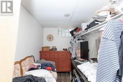 Walk-in closet - 