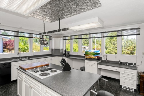 1692 Centennary Dr, Nanaimo, BC 
