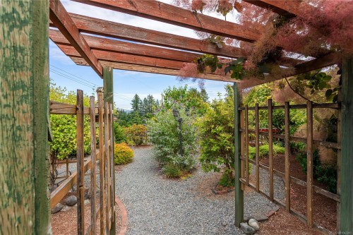 1692 Centennary Dr, Nanaimo, BC 