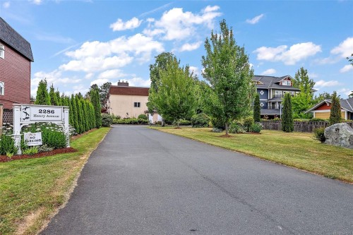 #204-2286 Henry Ave  Sidney, BC V8L 2B2