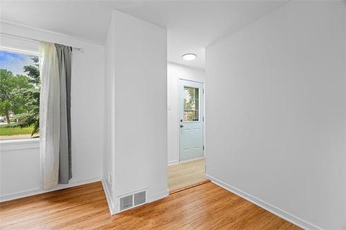 44 Beaumont Bay, Winnipeg, MB 