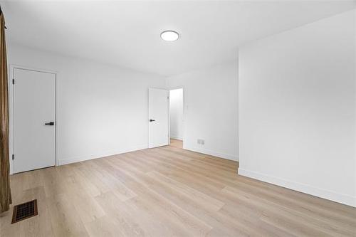 44 Beaumont Bay, Winnipeg, MB 