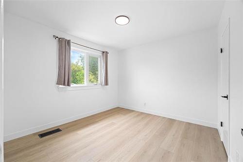 44 Beaumont Bay, Winnipeg, MB 