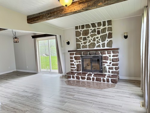 Salon - 326 Route 101 S., Duhamel-Ouest, QC - Indoor Photo Showing Other Room