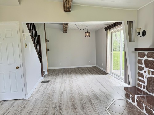 Salon - 326 Route 101 S., Duhamel-Ouest, QC - Indoor Photo Showing Other Room