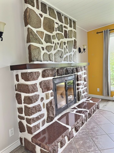 Salon - 326 Route 101 S., Duhamel-Ouest, QC - Indoor Photo Showing Other Room With Fireplace