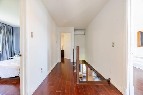 Escalier - 10 Rue Mercier, Montréal (L'Île-Bizard/Sainte-Geneviève), QC - Indoor Photo Showing Other Room