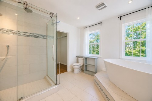 Salle de bains attenante à la CCP - 10 Rue Mercier, Montréal (L'Île-Bizard/Sainte-Geneviève), QC - Indoor Photo Showing Bathroom