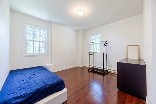 Chambre à coucher - 10 Rue Mercier, Montréal (L'Île-Bizard/Sainte-Geneviève), QC - Indoor Photo Showing Bedroom