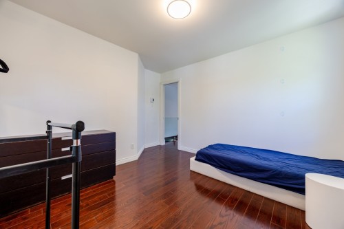 Chambre à coucher - 10 Rue Mercier, Montréal (L'Île-Bizard/Sainte-Geneviève), QC - Indoor Photo Showing Bedroom